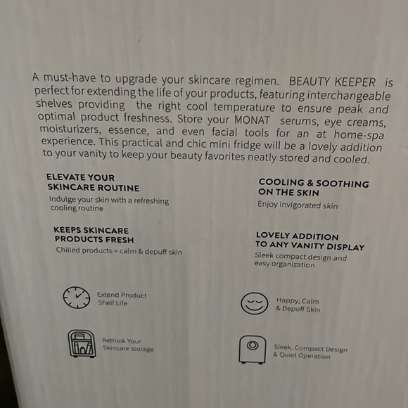 💕SOLD💕 Monat Skincare Mini Beauty Fridge - Picture 6 of 8